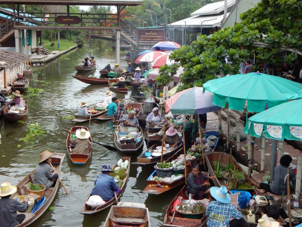 tha-kha-floating-market-near-bangkok